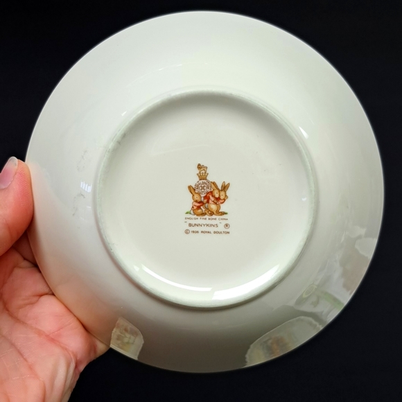 - Vintage Bunnykins "At The Post Office" child bowl by Royal Doulton - Picture 3 of 4